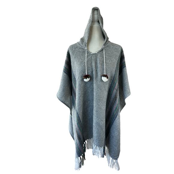 Alpaca Oscatex‎ Knit Hooded Poncho OS Gray White Aztec Boho Cozy Outdoor NWOT - Picture 1 of 15